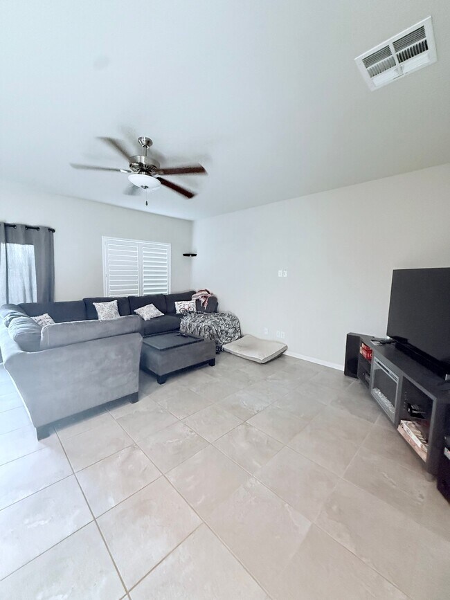 Foto del edificio - 7929 Warm Winds St