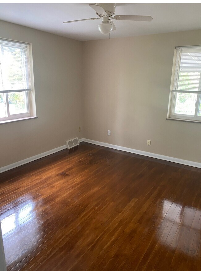 Foto del edificio - 3542 W 210th St