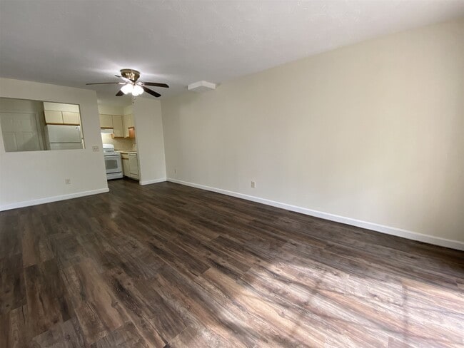 Building Photo - 385 Huse Rd
