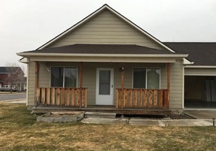 Building Photo - 521 Green Tree Dr