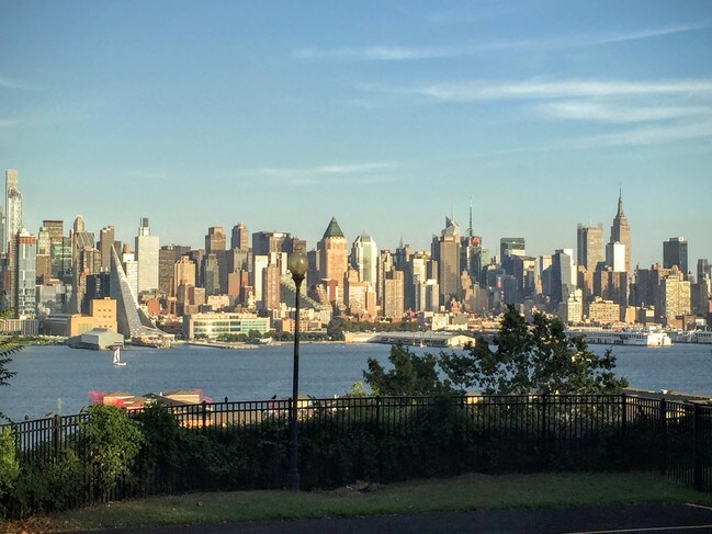 Building Photo - 128 57th St