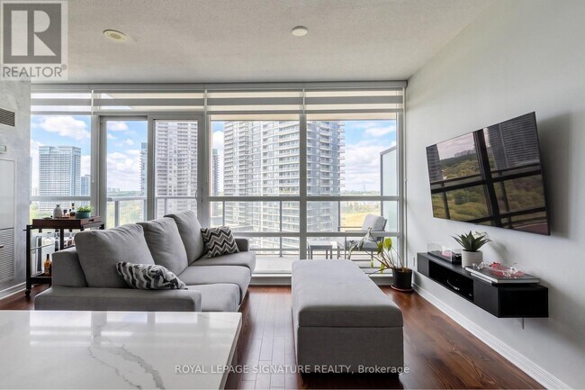 Photo du bâtiment - 2230 Lake Shore Blvd W