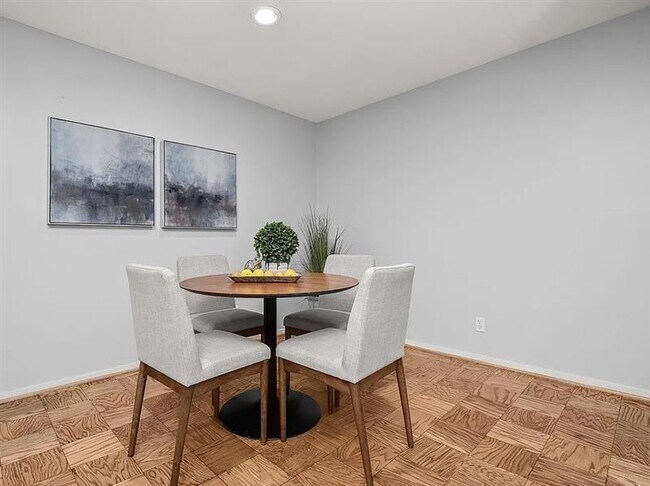 Building Photo - Stunning 2bedroom 2bath condo in great con...