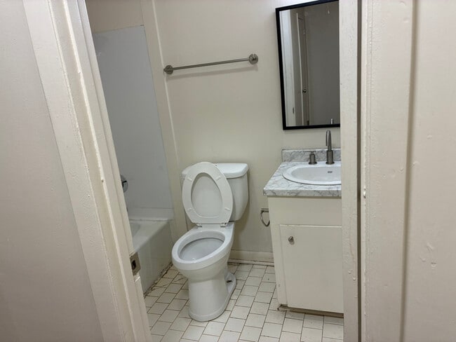 Building Photo - 726 N Slemons St