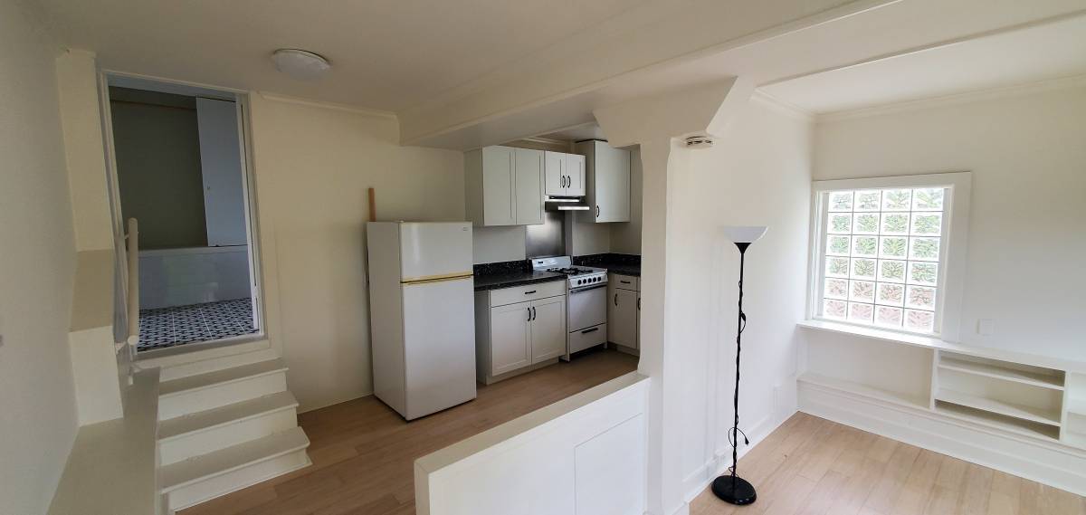 Kitchen & living space from front door - 991 Innes Ave