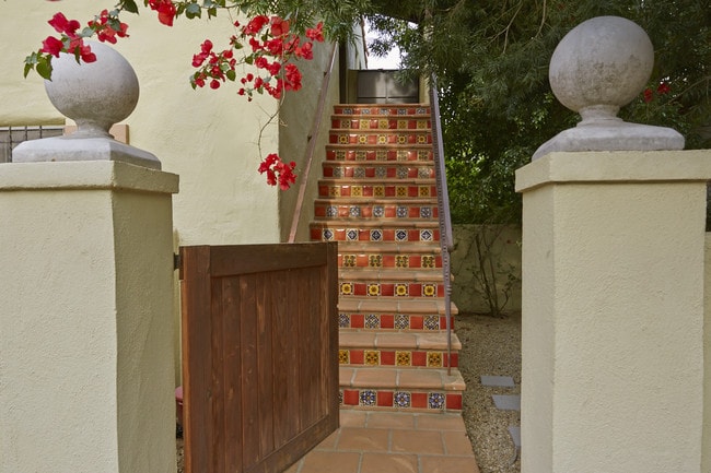 Foto del edificio - 2424 Tesla Ter