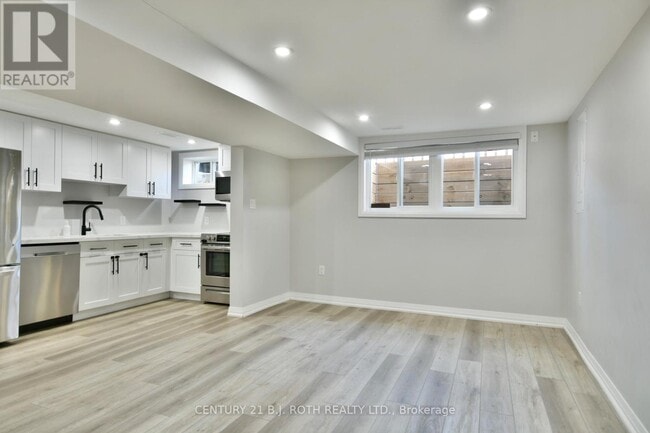 Building Photo - 156 Puget St