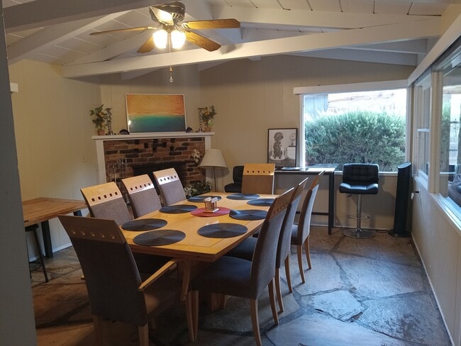 Building Photo - 2139 Torrey Pines Rd