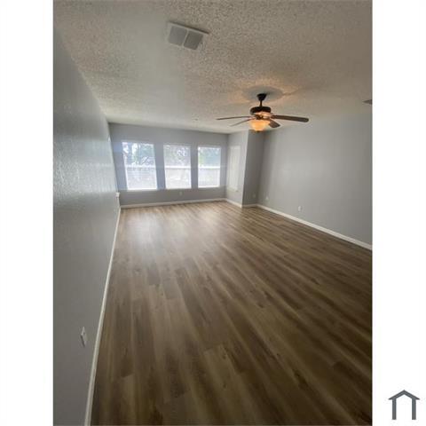 Foto del edificio - 2001 Barton Springs Dr