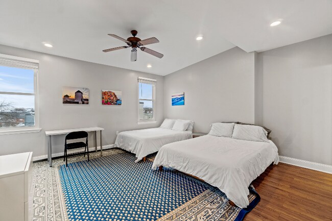 Foto del edificio - 3554 Warder St NW