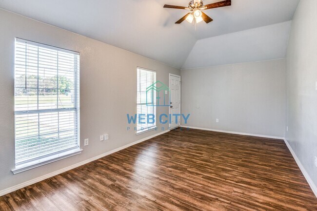 Foto del edificio - 6527 Leana Ave