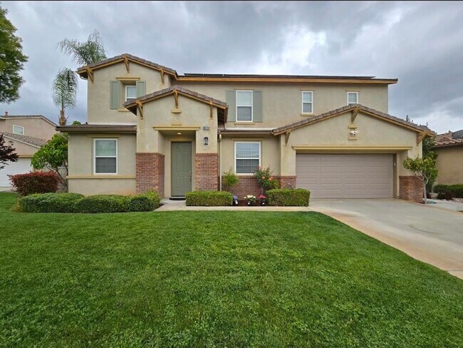 Foto del edificio - Discover this beautifully upgraded 5 bedro...