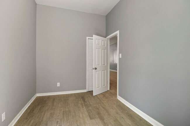 Foto del edificio - 4437 South Prairie Avenue, Unit 1