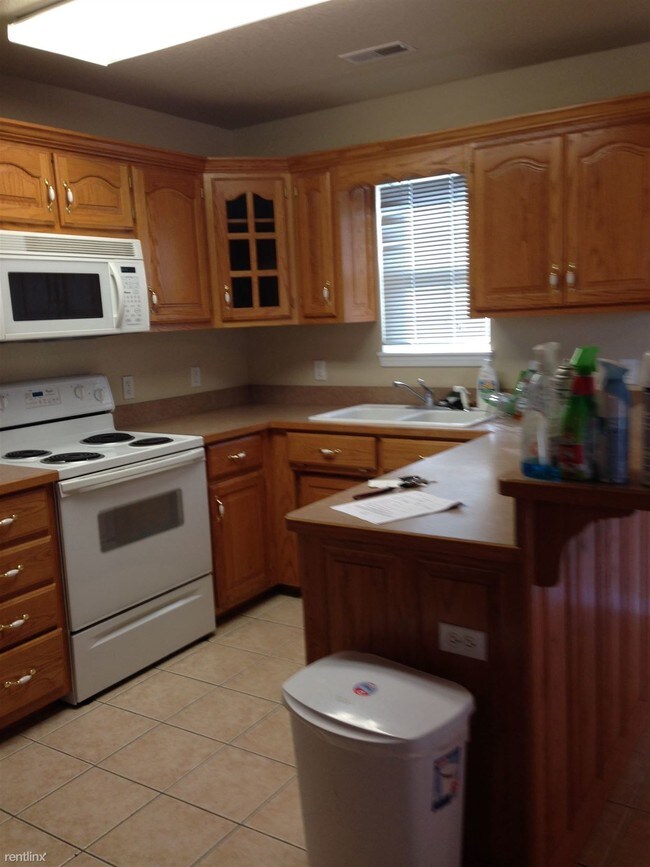 Building Photo - 2032 S Country Club Dr