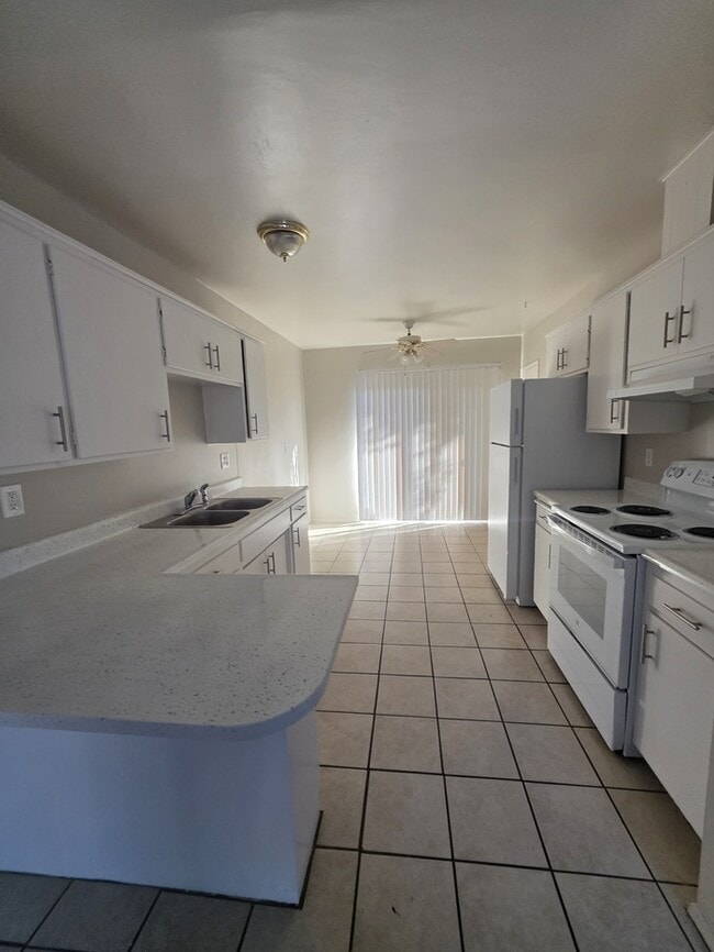 Foto del edificio - 1558 N Craycroft Rd