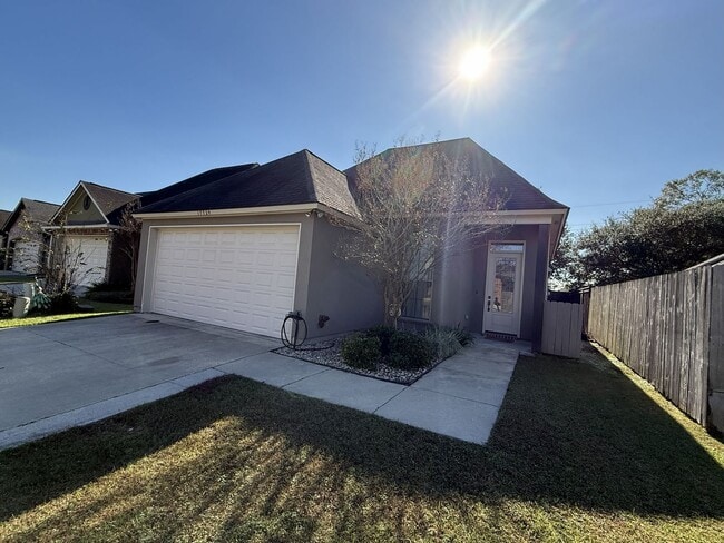 Building Photo - Charming 3 Bedroom Home in Willowbrook Sub...