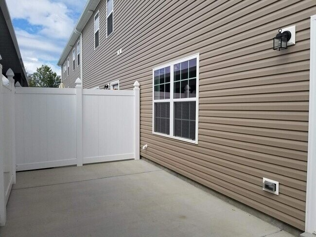 Building Photo - 820 General Westmoreland Cir