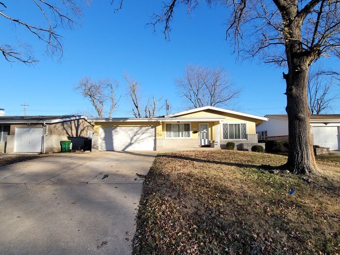 10748 Hallwood Dr House Rental in Jennings, MO