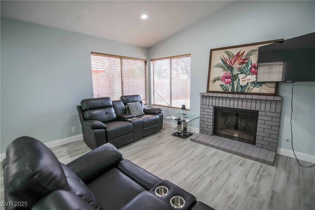 Foto del edificio - 7399 Topeka Dr