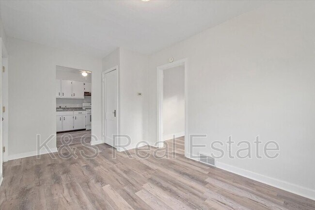 Building Photo - 1221 Prospect Ave