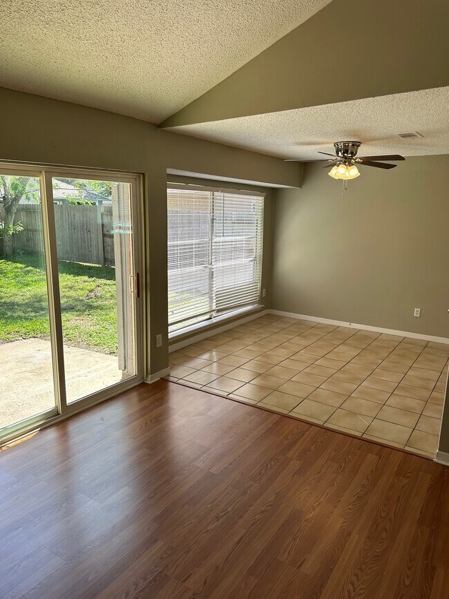 Building Photo - 25402 Sugar Valley Ln