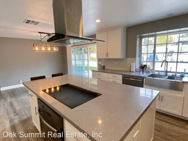 Foto del edificio - 5 br, 3.5 bath House - 27029 Helmond Dr.