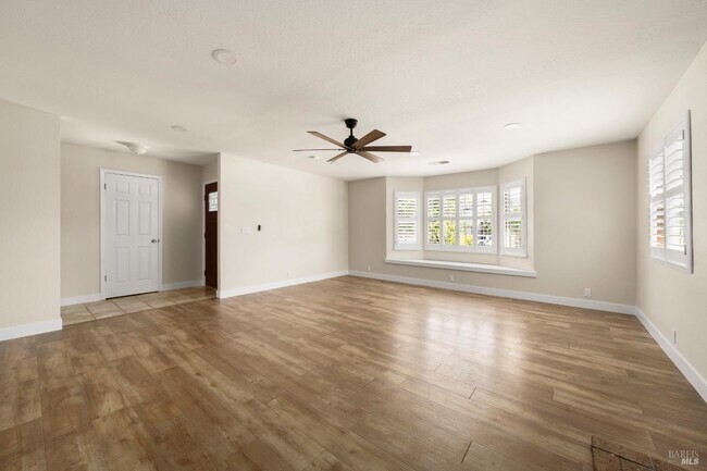 Foto del edificio - 436 Corte Lagos