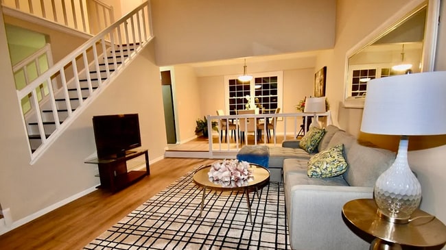 Building Photo - 641 White Ct