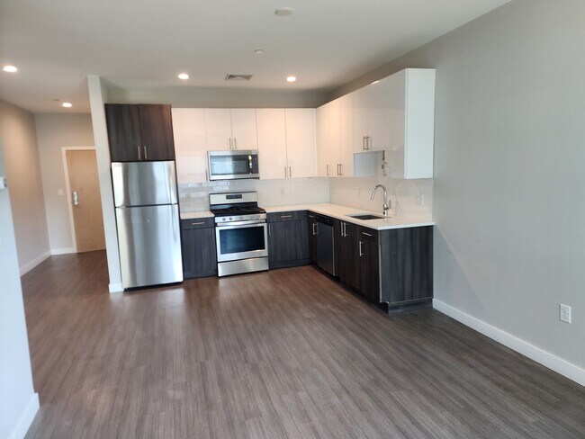 Building Photo - 28 Bridge St