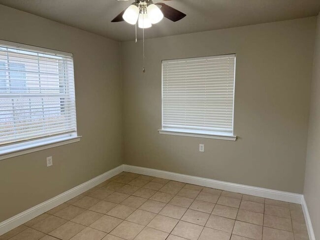 Foto del edificio - 7545 Neely Dr