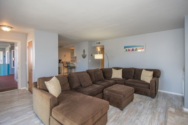 Building Photo - 2 Bed & 2 Bath Beach Condo with ocean view!