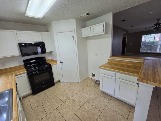 Building Photo - 12318 Fetlock Dr
