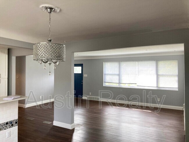 Building Photo - 504 Wren Ave