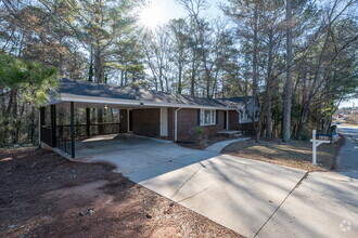 Building Photo - 465 N Hairston Rd
