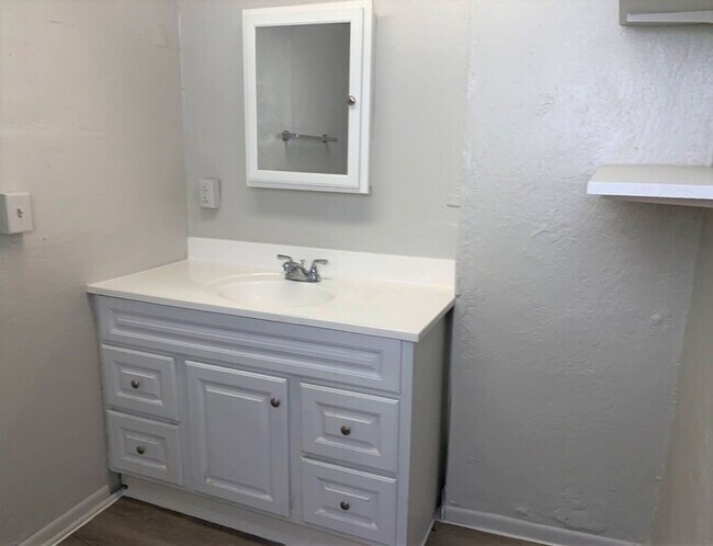 Foto del edificio - Downtown 1 Bedroom 1 Bath Bungalow