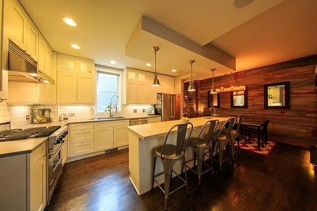 Foto del edificio - 2164 N Bell Ave