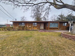 Building Photo - 205 Daley Dr