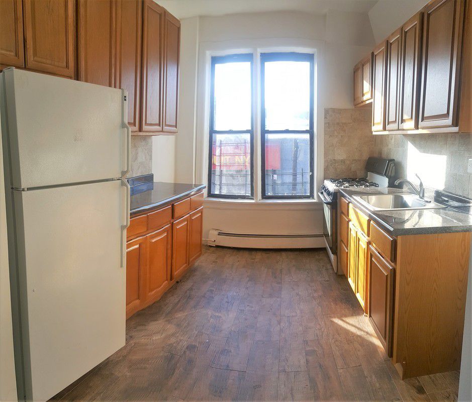 Foto principal - 3901 Church Ave