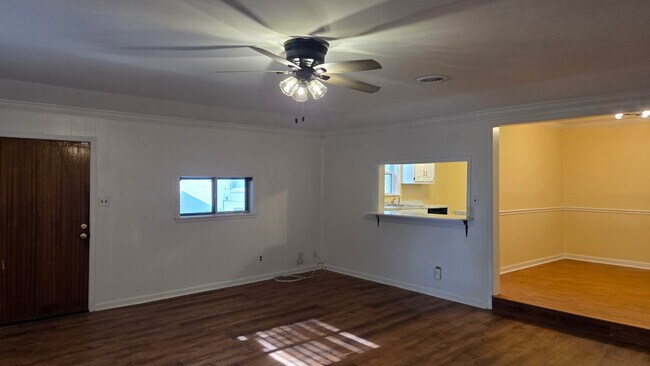 Foto del edificio - 3248 Hendricks Ave