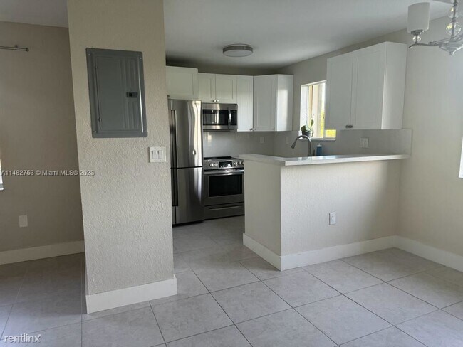 Building Photo - 3 br, 2 bath House - 15421 SW 133rd Pl Apt...