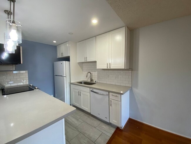 Building Photo - 331MOR