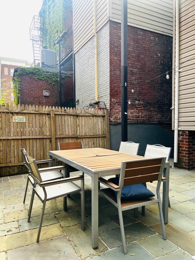 Building Photo - 1305 Clifton St NW