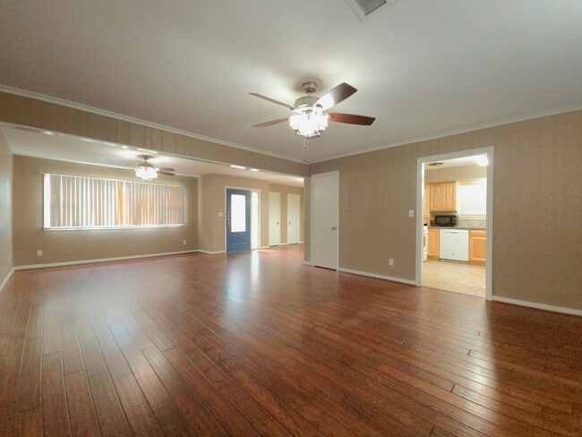 Building Photo - Charming 3/2/2 Home Near Texas Tech Univer...