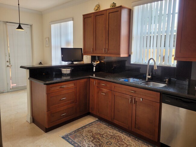 Foto del edificio - 705 SW 16th Ct