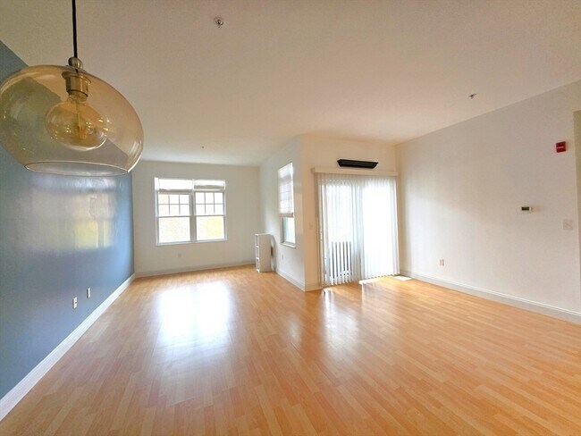 Foto del edificio - 614 Pond St
