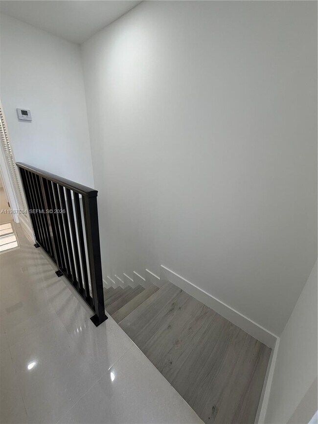 Foto del edificio - 1550 W 7th Ct