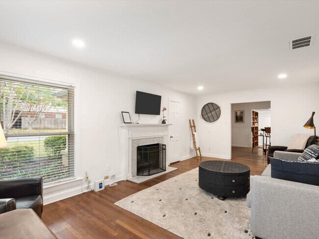 Foto del edificio - 3301 Worth Hills Dr