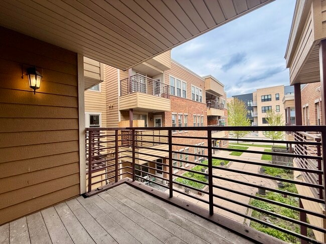211 Balcony - Atwood Courtyard