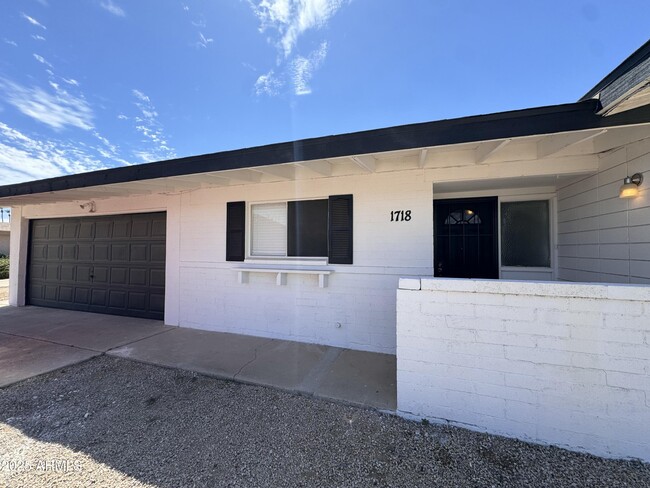 Building Photo - 1718 W Oraibi Dr