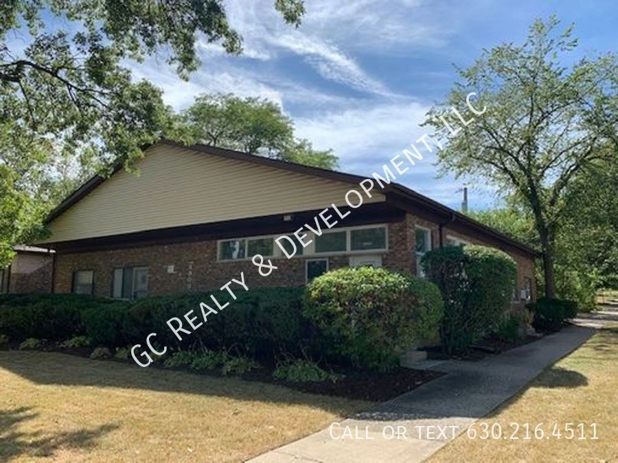 Primary Photo - ***DOWNERS GROVE LOCATION / 1 BDRM - 1 BTH...